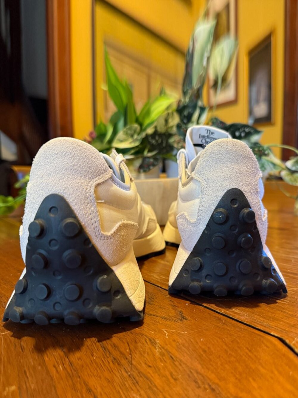 New Balance 327 White & Black Size 8 (fits like 8.5) - Picture 4 of 8